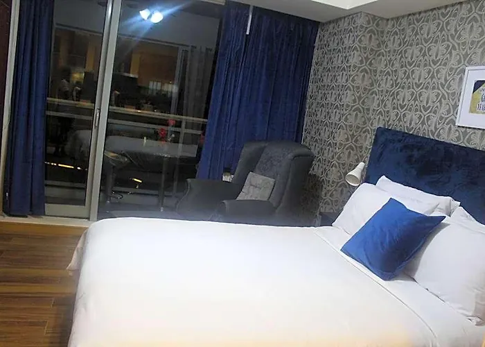 호텔 Azure Urban A4 Near Airport Mall With Wavepool 3*
