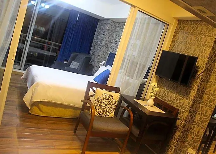 Hotel Azure Urban A4 Near Airport Mall With Wavepool