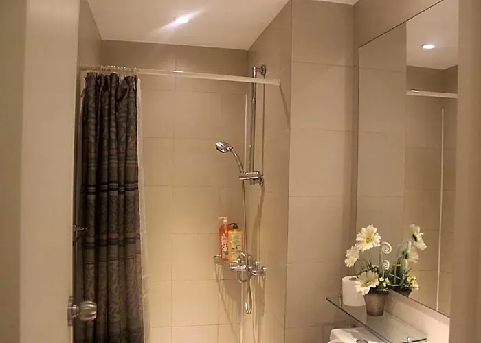 Azure Urban A4 Near Airport Mall With Wavepool 호텔 마닐라