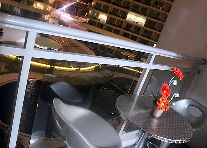 Azure Urban A4 Near Airport Mall With Wavepool 3* 마닐라